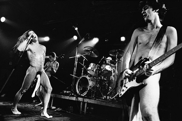 002red_hot_chili_peppers_595